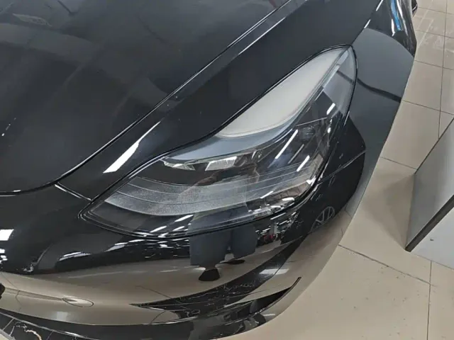 Tesla Model 3 — Фото автомобиля 23