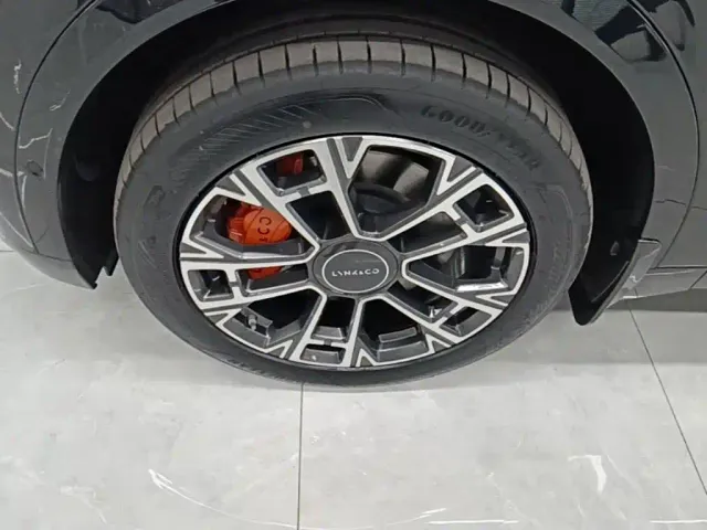 Lynk & Co 900 — Фото автомобиля 22