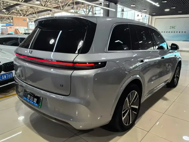 Li Auto L8 — Фото автомобиля 18