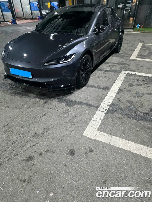 Tesla Model 3 — Фото автомобиля 4