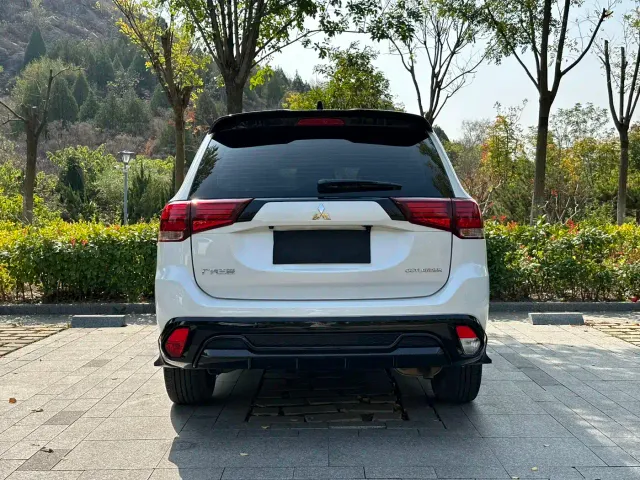 Mitsubishi Outlander — Фото автомобиля 5