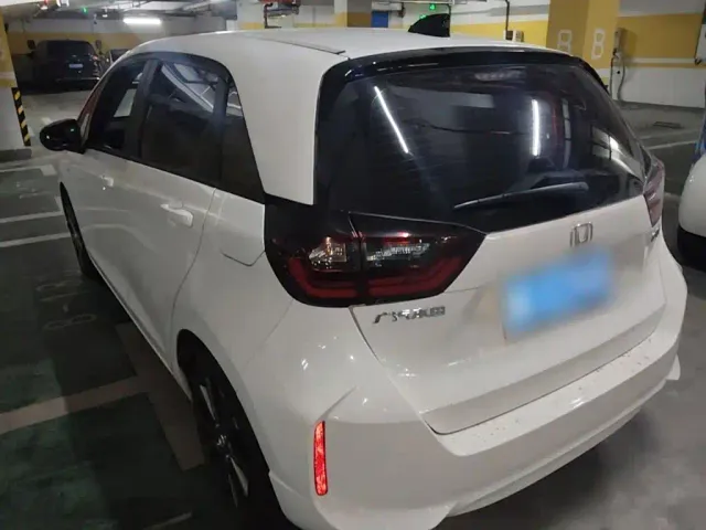 Honda Fit — Фото автомобиля 4