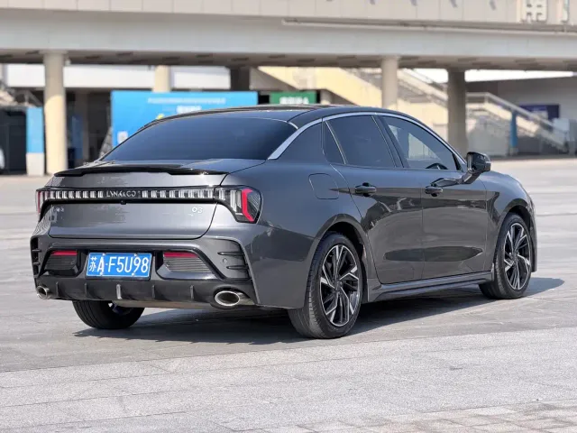 Lynk & Co 03 — Фото автомобиля 4
