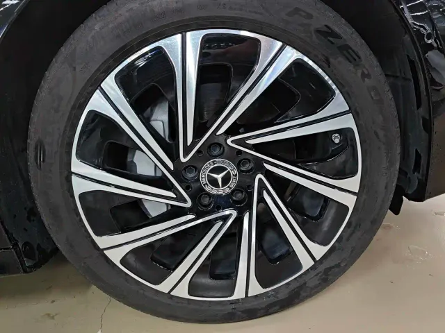 Mercedes-Benz E-Class — Фото автомобиля 4