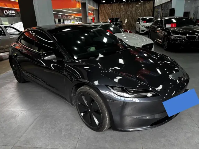 Tesla Model 3 — Фото автомобиля 3