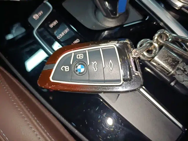 BMW iX3 — Фото автомобиля 8