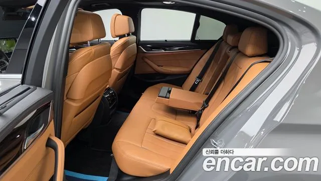 BMW 5 Series G30 — Фото автомобиля 18