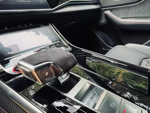 Audi RS Q8 — Фото автомобиля 13
