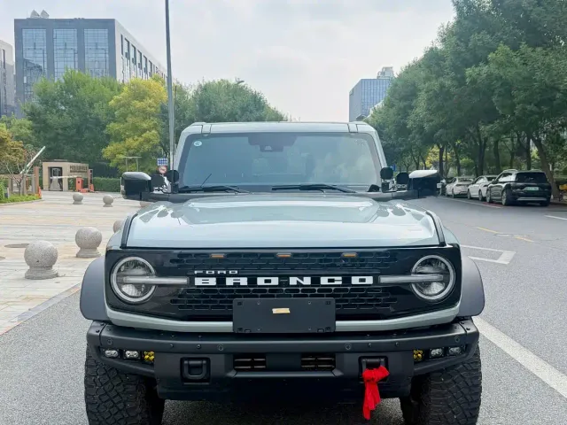 Ford Bronco — Фото автомобиля 2