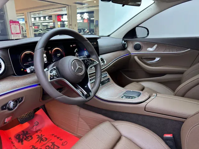 Mercedes-Benz E-Class — Фото автомобиля 5