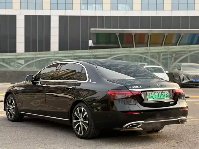 Mercedes-Benz E-Class — Фото автомобиля 8