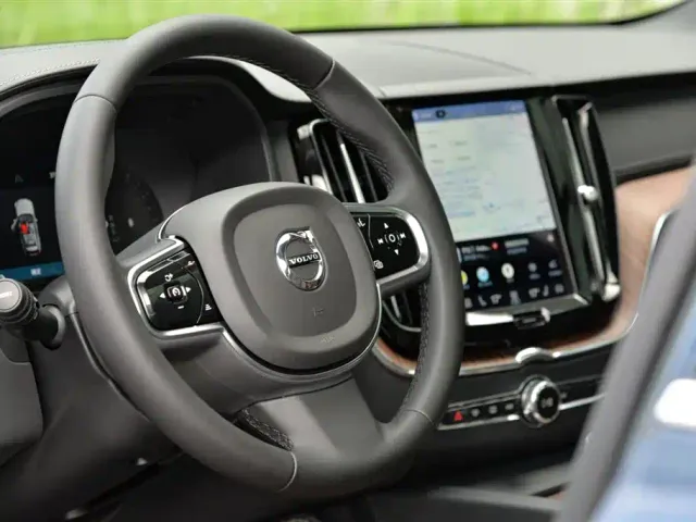 Volvo XC60 — Фото автомобиля 6