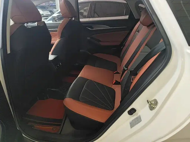 Changan Eado — Фото автомобиля 16