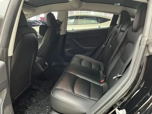 Tesla Model 3 — Фото автомобиля 11