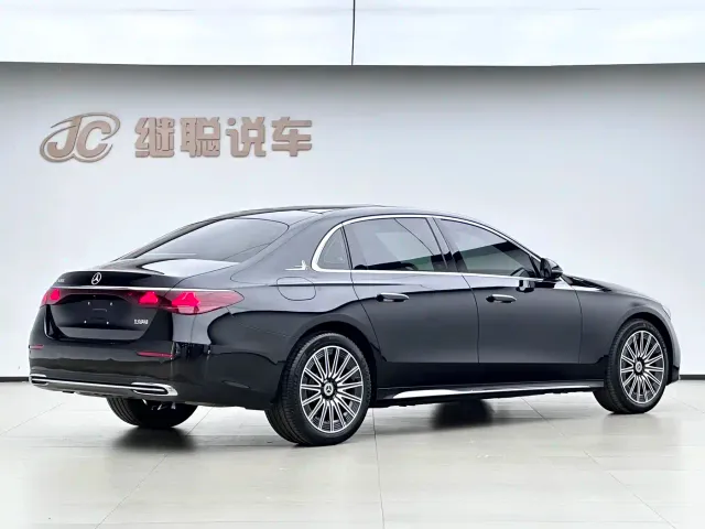 Mercedes-Benz E-Class — Фото автомобиля 5