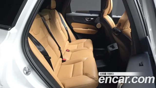 Volvo XC60 2nd Gen — Фото автомобиля 18