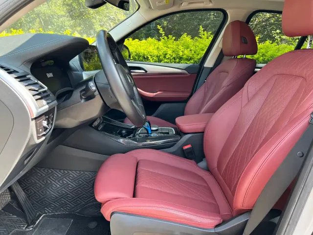 BMW iX3 — Фото автомобиля 4