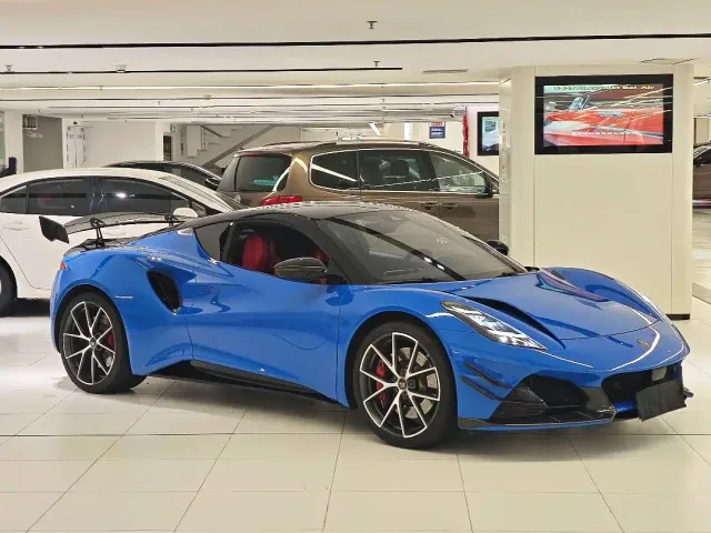 Lotus Emira — Фото автомобиля 6