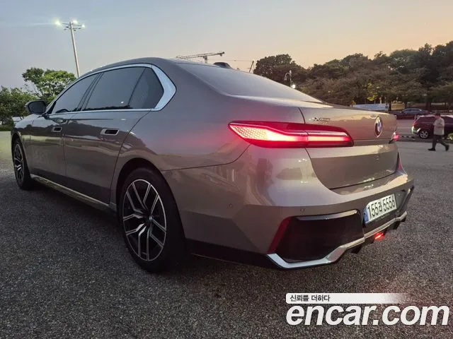 BMW 7 Series G70 — Фото автомобиля 2
