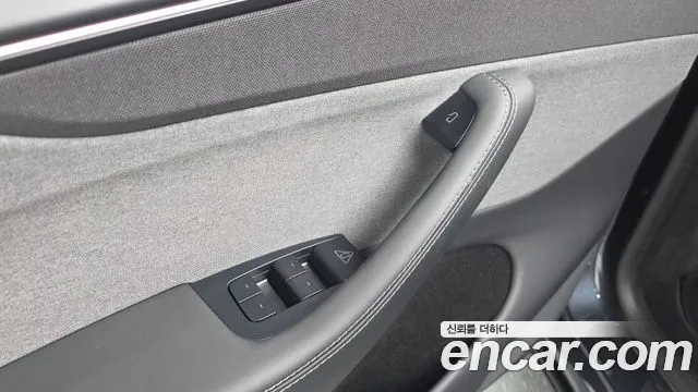 Tesla Model Y — Фото автомобиля 26