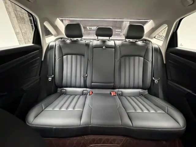Volkswagen Passat — Фото автомобиля 16