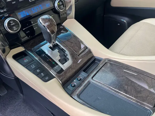 Toyota Vellfire — Фото автомобиля 8
