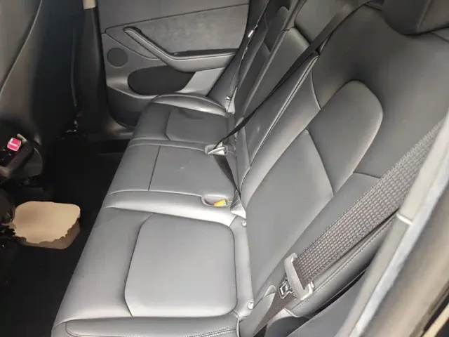 Tesla Model Y — Фото автомобиля 13