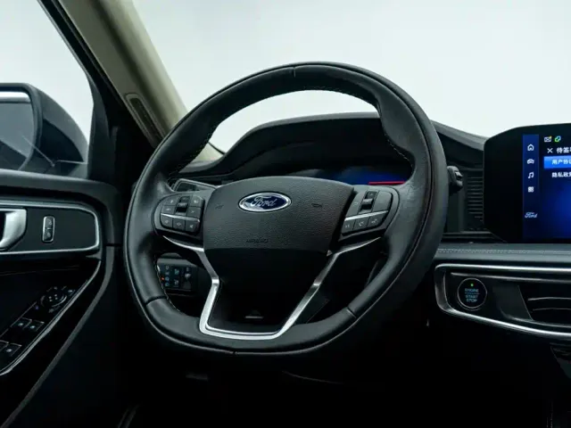 Ford Explorer — Фото автомобиля 22