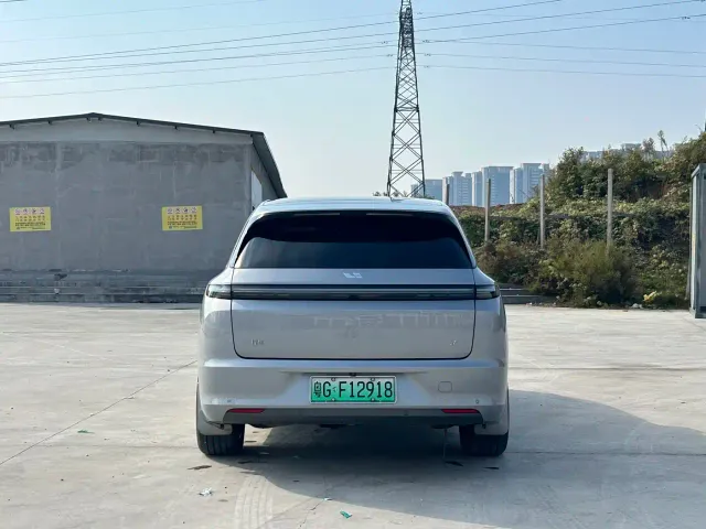 Li Auto L7 — Фото автомобиля 8