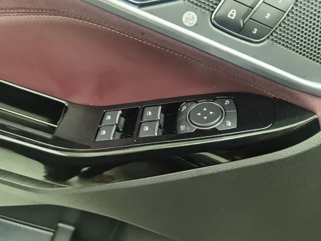 Ford Explorer — Фото автомобиля 9