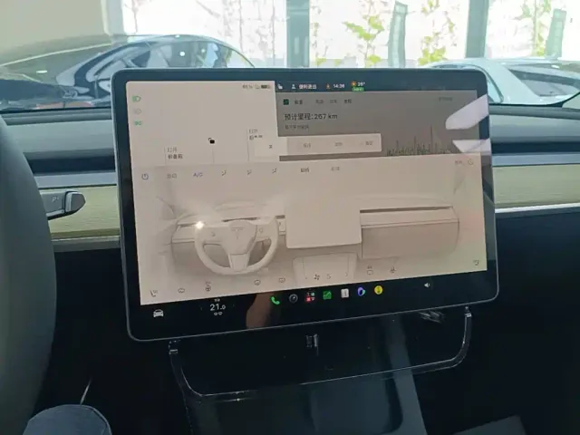 Tesla Model Y — Фото автомобиля 12