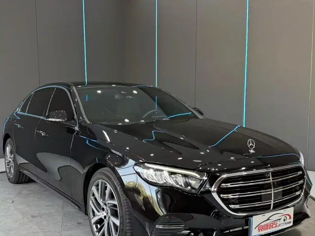Mercedes-Benz E-Class — Фото автомобиля 3