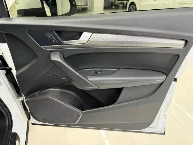 Audi Q5L — Фото автомобиля 5