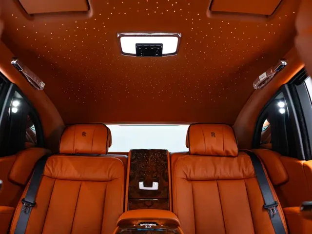 Rolls-Royce Phantom — Фото автомобиля 16