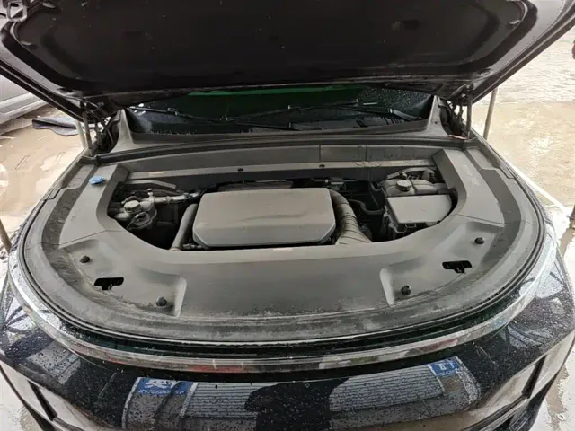 Li Auto L8 — Фото автомобиля 19