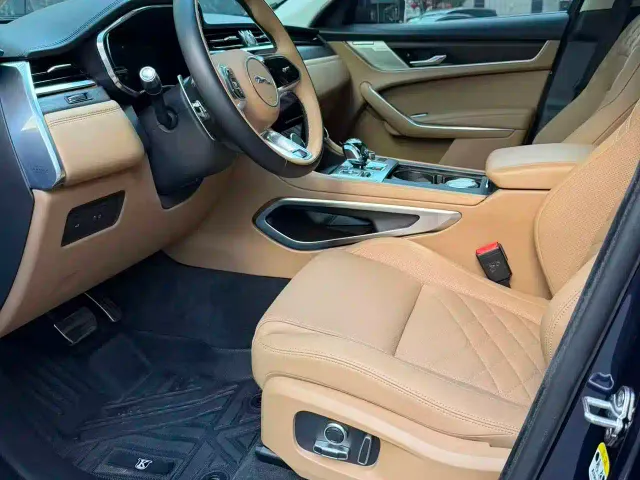 Jaguar F-Pace — Фото автомобиля 6