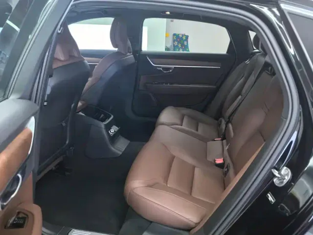 Volvo S90 — Фото автомобиля 11