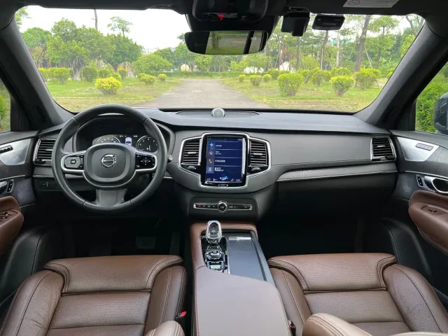 Volvo XC90 — Фото автомобиля 7