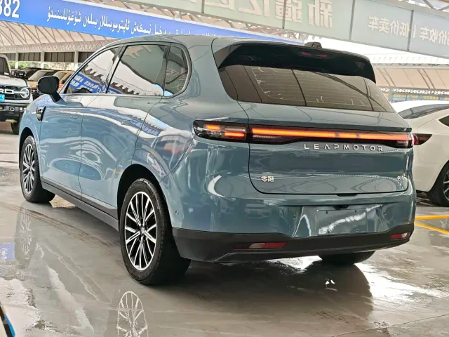 Leapmotor B10 — Фото автомобиля 9