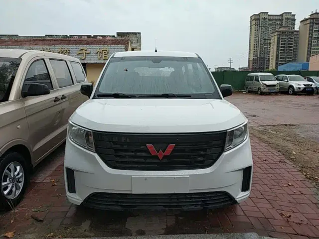 Wuling Hongguang Plus — Фото автомобиля 2