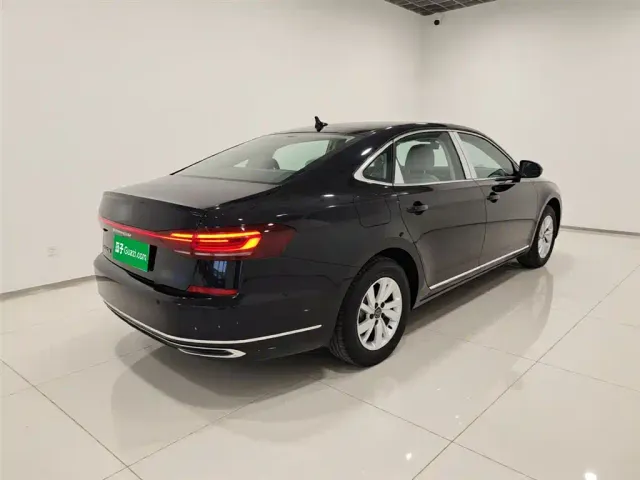 Volkswagen Passat — Фото автомобиля 4