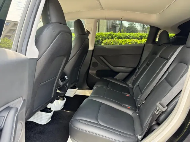 Tesla Model Y — Фото автомобиля 6