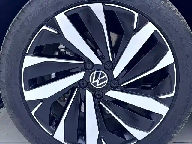 Volkswagen Passat — Фото автомобиля 14