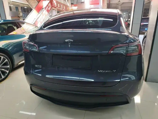 Tesla Model Y — Фото автомобиля 5