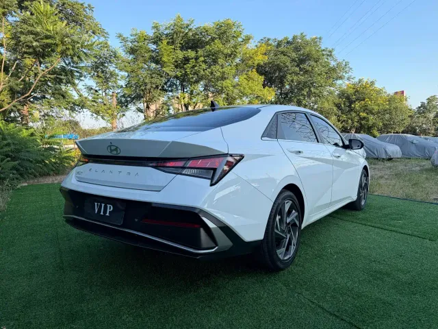 Hyundai Elantra — Фото автомобиля 6