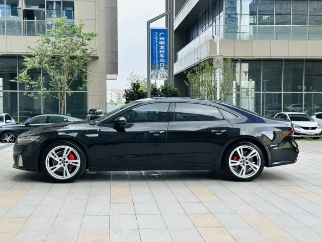 Audi A7L — Фото автомобиля 4