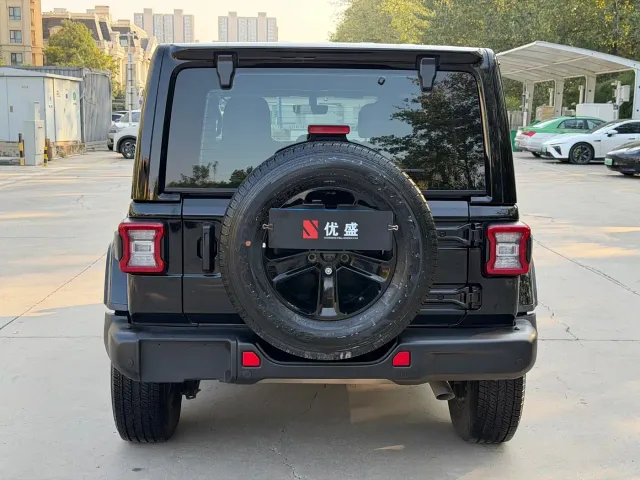 Jeep Wrangler — Фото автомобиля 6