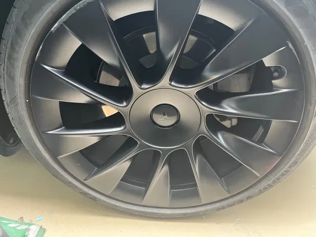 Tesla Model Y — Фото автомобиля 9