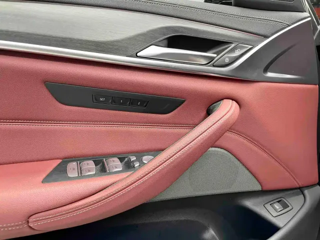 BMW 5 Series — Фото автомобиля 13