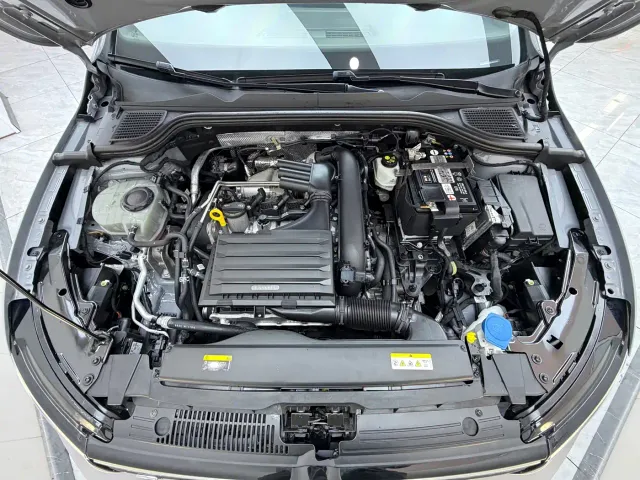 Volkswagen Golf — Фото автомобиля 25
